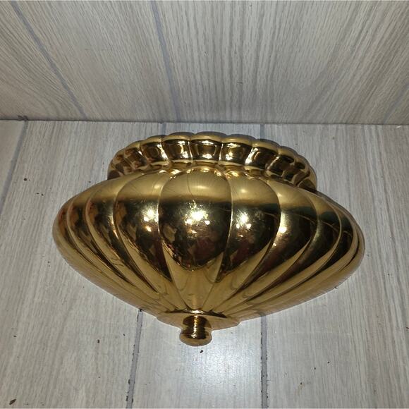 Vtg Gold Tone Victorian Ribbed Wall Pocket Planter Wall Decor Hollywood Regency - Picture 1 of 5